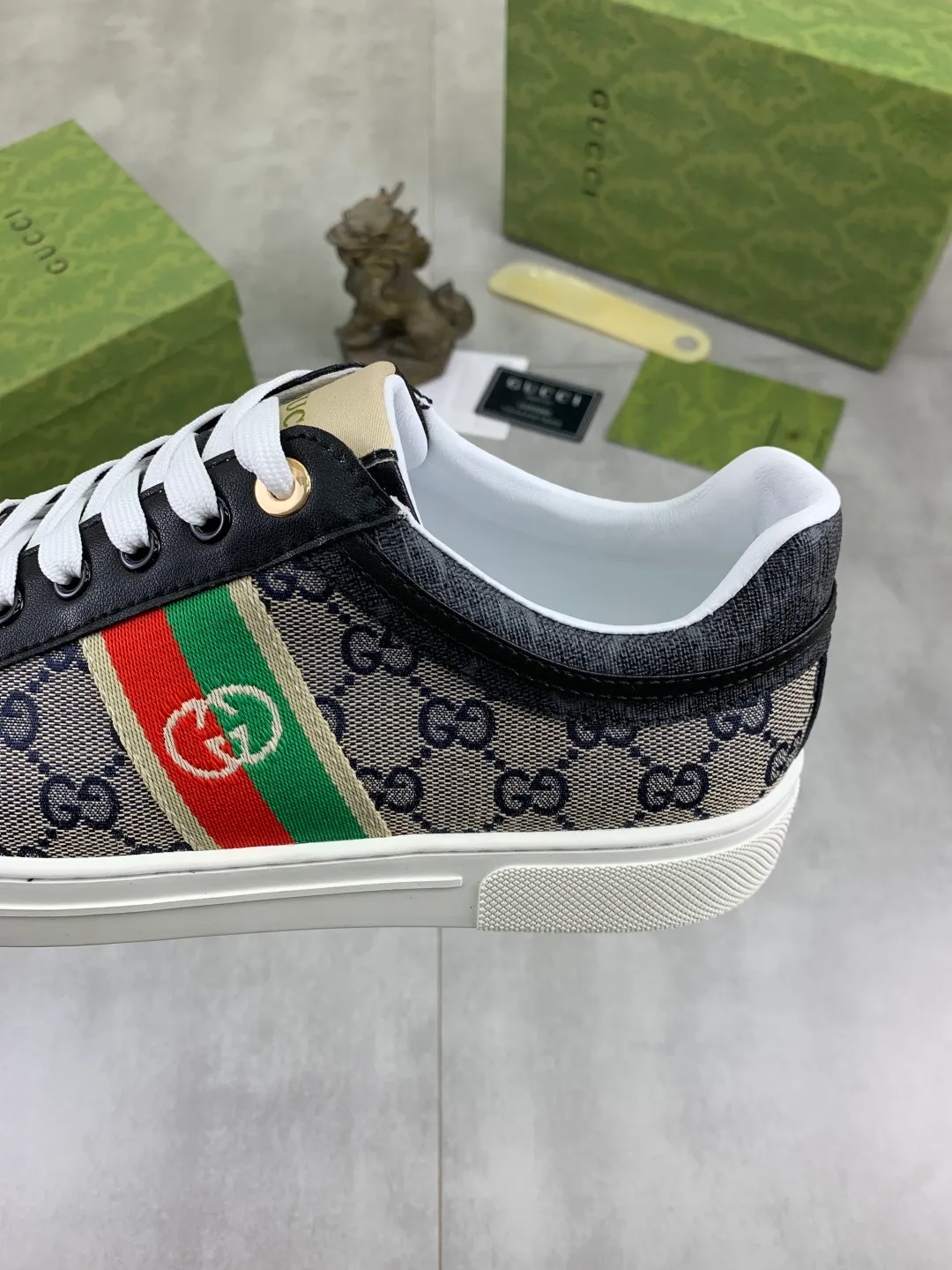 Men's Men's Shoes P420 💰[New Style] 🆘 The latest model from Gucci's official website🎁Classic casual and fashionable men's shoes👟Hot style💥Simple and elegant style, exclusive for trendy men. Unique latest brand elements from the official website👑Gucci original decoration, fashionable and generous, made of original soft calfskin fabric➕Comfortable soft sheepskin lining ✅The official website specifies wear-resistant rubber outsole_full of elasticity, classic model taken in real life🎬Color: 2️⃣colors available😍Number: 38-44